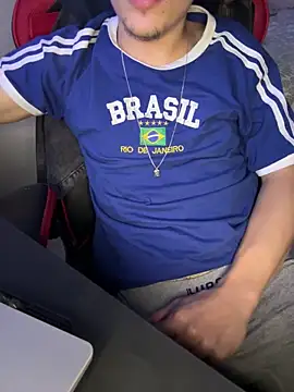 Snapshot of hungtwinkBR chatting on February 15, 9:00 pm hungtwinkBR online show from February 15, 9:00 pm