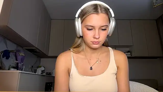 Snapshot of SeveralDip chatting on February 27, 1:22 pm SeveralDip online show from February 27, 1:22 pm