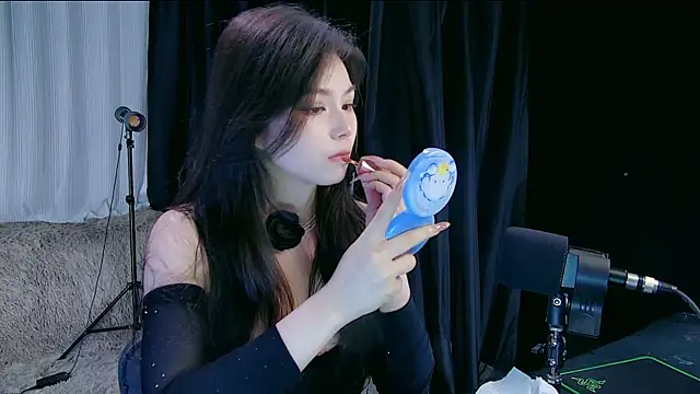 yoyo-o88 online show from April 11, 10:30 am