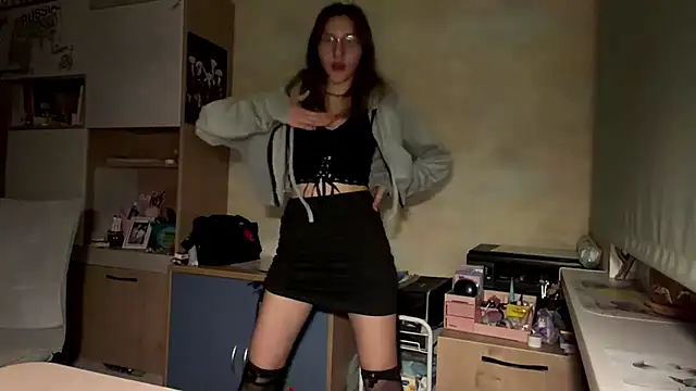 Miaaa Moon online show from April 18, 5:17 pm