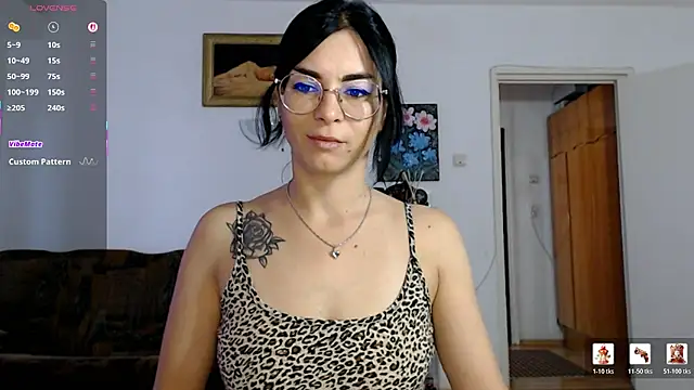 Snapshot of emacandy chatting on August 3, 2:22 pm emacandy online show from August 3, 2:22 pm