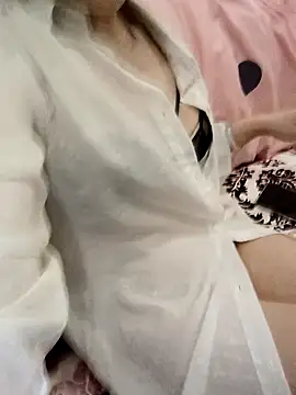 Snapshot of Luna-Luna69 chatting on March 28, 6:51 pm Luna-Luna69 online show from March 28, 6:51 pm