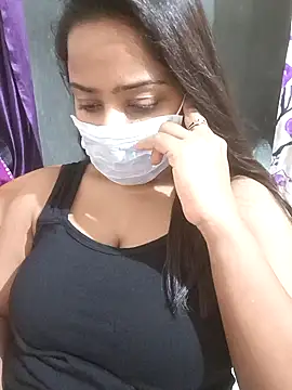 Snapshot of MidnightVibes_ chatting on February 17, 5:52 pm MidnightVibes online show from February 17, 5:52 pm