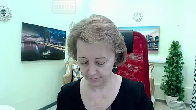 MONA W online show from April 13, 11:05 am