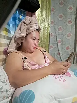 Snapshot of Zyramae_25 chatting on February 12, 11:38 am Zyramae 25 online show from February 12, 11:38 am