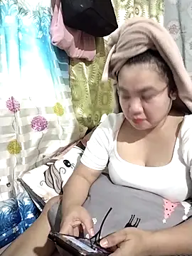 Snapshot of Zyramae_25 chatting on February 17, 6:54 am Zyramae 25 online show from February 17, 6:54 am