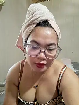 Snapshot of Zyramae_25 chatting on April 28, 5:01 am Zyramae 25 online show from April 28, 5:01 am