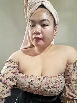 Snapshot of Zyramae_25 chatting on May 3, 6:30 am Zyramae 25 online show from May 3, 6:30 am
