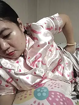 Snapshot of Zyramae_25 chatting on May 9, 9:20 pm Zyramae 25 online show from May 9, 9:20 pm