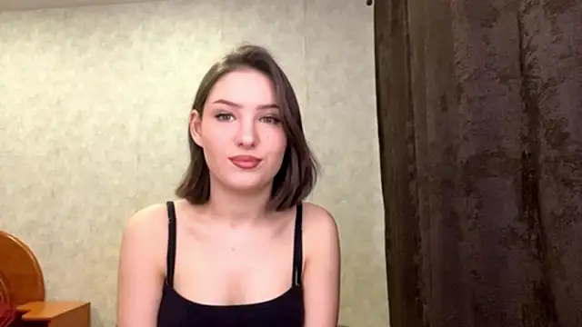 Snapshot of FoxieFlare chatting on February 3, 12:09 am FoxieFlare online show from February 3, 12:09 am