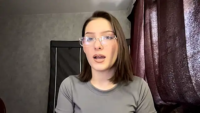 Snapshot of FoxieFlare chatting on March 22, 5:11 am FoxieFlare online show from March 22, 5:11 am