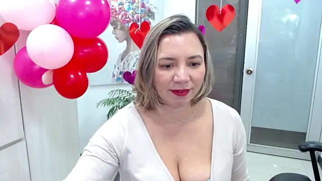 Snapshot of milfsecret69 chatting on February 16, 11:50 am milfsecret69 online show from February 16, 11:50 am