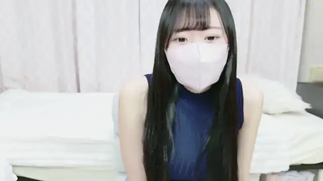 Snapshot of MOE_o0 chatting on February 4, 9:04 am MOE o0 online show from February 4, 9:04 am