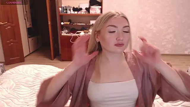 MiraRoy online show from February 8, 3:15 pm