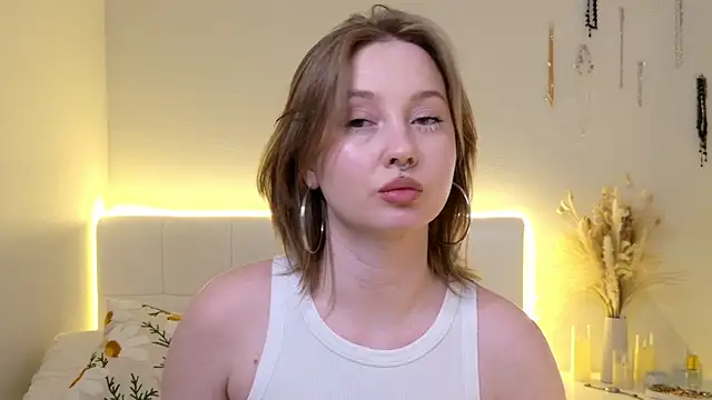 Snapshot of CandiceKingzzz chatting on February 11, 3:50 pm CandiceKingzzz online show from February 11, 3:50 pm