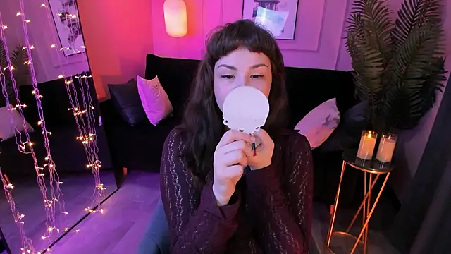 Snapshot of Maykinkya chatting on February 3, 2:44 pm Maykinkya online show from February 3, 2:44 pm