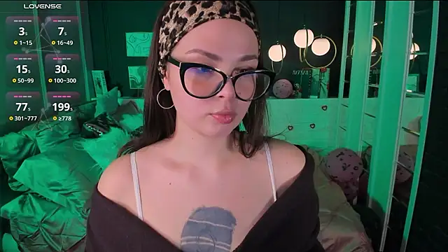 Snapshot of Maykinkya chatting on February 23, 2:36 pm Maykinkya online show from February 23, 2:36 pm