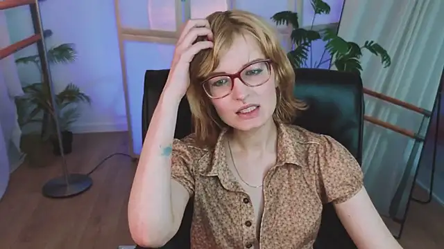 Snapshot of Akimo_ chatting on February 1, 2:04 pm Akimo online show from February 1, 2:04 pm