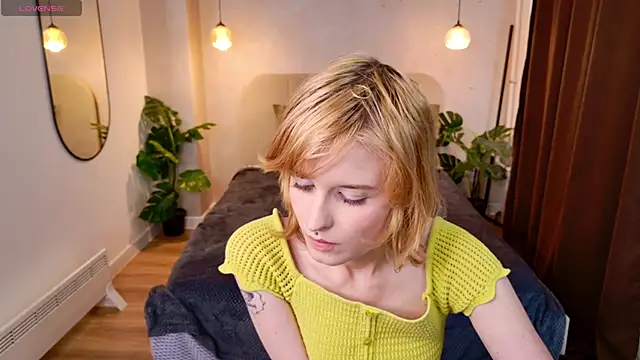 Snapshot of Akimo_ chatting on February 22, 1:42 pm Akimo online show from February 22, 1:42 pm