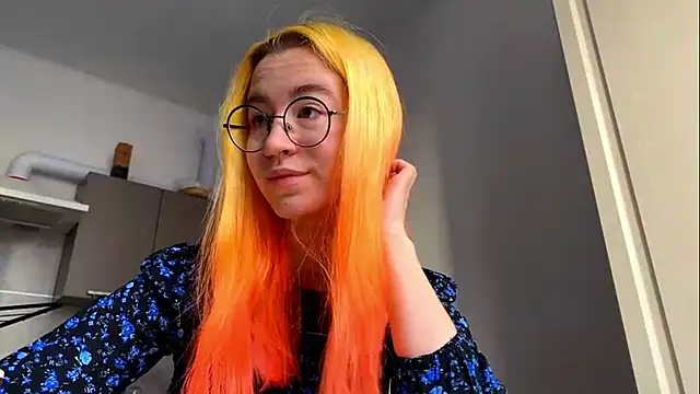 EmilyHein online show from February 13, 7:04 am