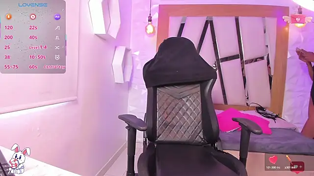 Snapshot of Bella_Miller1_ chatting on February 3, 3:28 pm Bella Miller1 online show from February 3, 3:28 pm