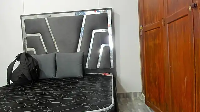 Snapshot of Sophiia88 chatting on March 1, 12:07 pm Sophiia88 online show from March 1, 12:07 pm