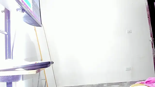 Snapshot of Sophiia88 chatting on March 4, 12:33 pm Sophiia88 online show from March 4, 12:33 pm