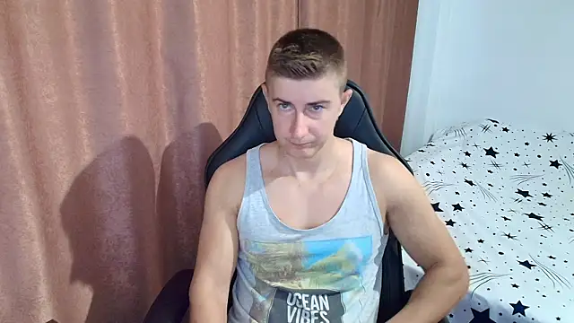 Snapshot of TodMusclePower9 chatting on February 5, 4:50 am TodMusclePower9 online show from February 5, 4:50 am