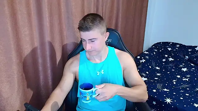 Snapshot of TodMusclePower9 chatting on February 6, 7:23 am TodMusclePower9 online show from February 6, 7:23 am