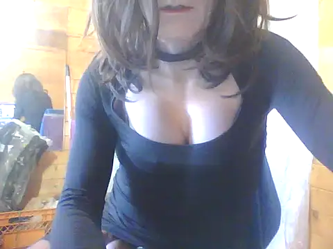 Snapshot of Luanatrav1 chatting on February 22, 2:15 pm Luanatrav1 online show from February 22, 2:15 pm