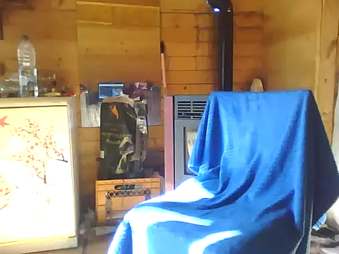 Snapshot of Luanatrav1 chatting on February 25, 8:46 am Luanatrav1 online show from February 25, 8:46 am