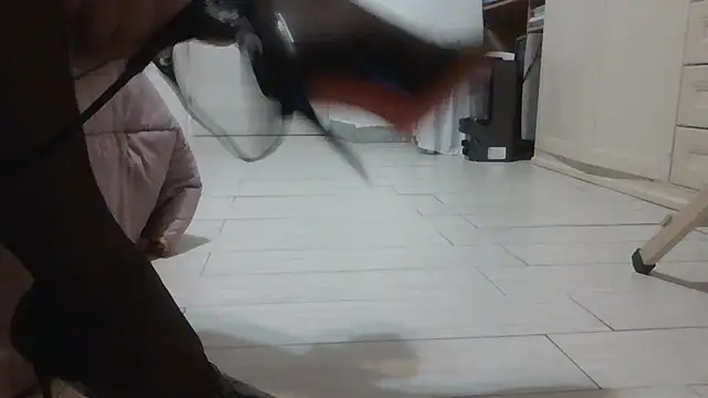 Snapshot of Luanatrav1 chatting on March 2, 9:16 am Luanatrav1 online show from March 2, 9:16 am