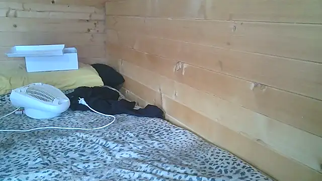 Snapshot of Luanatrav1 chatting on March 3, 12:44 pm Luanatrav1 online show from March 3, 12:44 pm