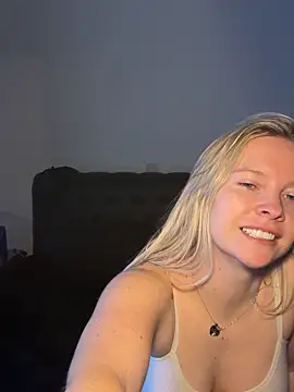 Snapshot of Ellie-rosee chatting on February 16, 7:48 am Ellie-rosee online show from February 16, 7:48 am