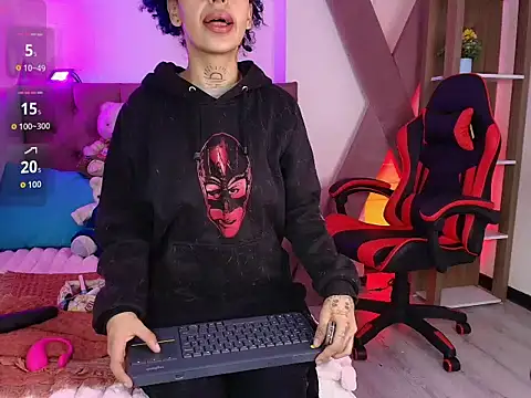 Snapshot of HannahBlue_ chatting on February 11, 12:32 pm HannahBlue online show from February 11, 12:32 pm