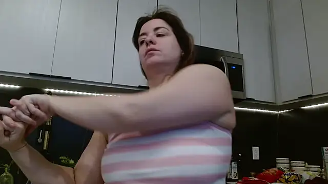 Snapshot of HazelSkyesChat chatting on February 19, 5:31 pm HazelSkyesChat online show from February 19, 5:31 pm