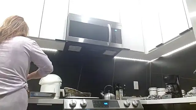 Snapshot of HazelSkyesChat chatting on February 25, 2:27 pm HazelSkyesChat online show from February 25, 2:27 pm