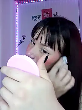 Snapshot of MikasaxX_ chatting on May 24, 6:13 pm MikasaxX online show from May 24, 6:13 pm