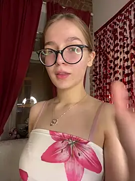 Snapshot of MyKittySayMeow chatting on February 8, 7:06 pm MyKittySayMeow online show from February 8, 7:06 pm