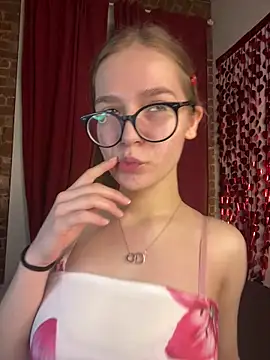 Snapshot of MyKittySayMeow chatting on February 12, 9:43 pm MyKittySayMeow online show from February 12, 9:43 pm