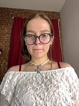 MyKittySayMeow online show from March 21, 8:45 pm