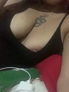 luizekim88 online show from April 21, 5:47 am