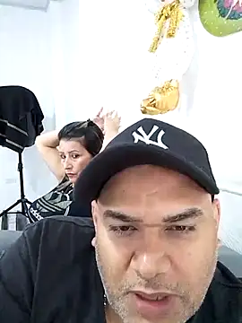 wessAndSandri online show from April 21, 7:50 pm