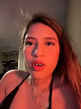 Snapshot of romyamo chatting on April 24, 1:41 am romyamo online show from April 24, 1:41 am