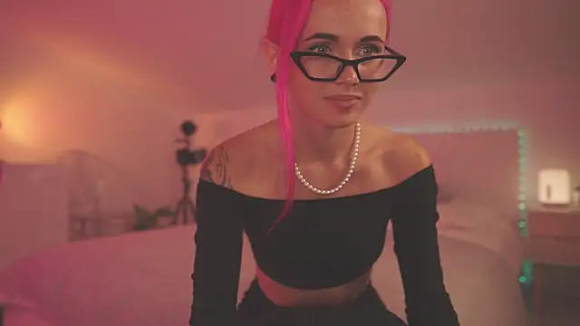 Sarah Pink online show from December 1, 6:08 pm