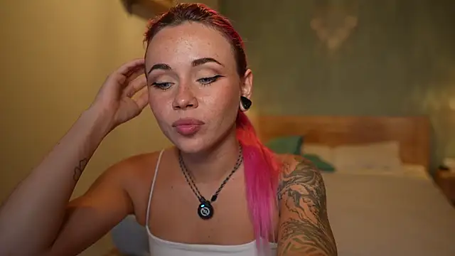 Sarah Pink online show from November 15, 12:45 pm