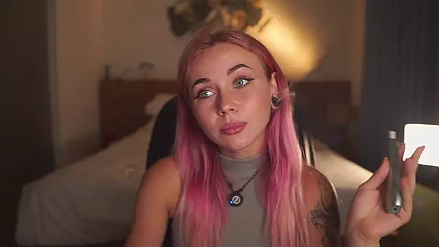 Sarah Pink online show from April 4, 1:41 pm