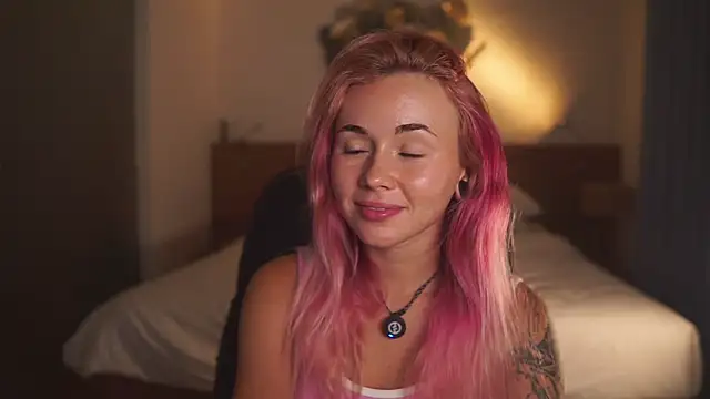 Sarah Pink online show from April 5, 2:36 pm