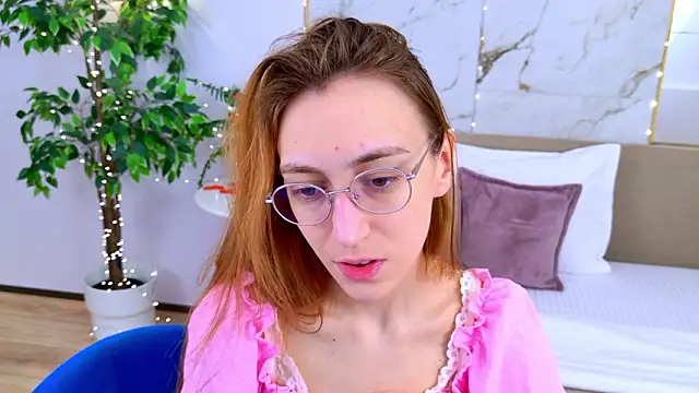 Snapshot of LeyaAtwood chatting on February 14, 5:15 am LeyaAtwood online show from February 14, 5:15 am