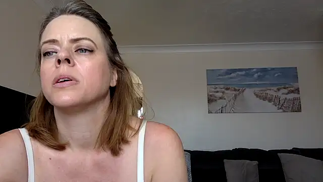 Snapshot of ElizabethArden42- chatting on April 28, 10:42 am ElizabethArden42- online show from April 28, 10:42 am